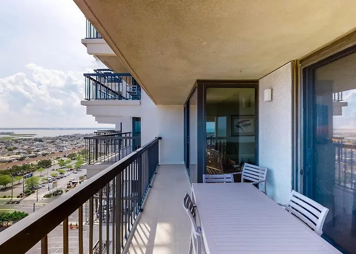 Bright With Great Location Balcony Pools Tennis & Game Holiday home Ocean City