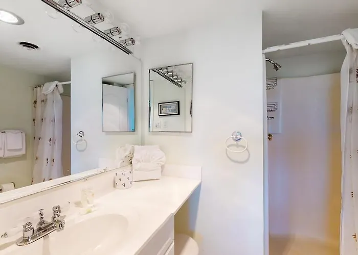 Bright With Great Location Balcony Pools Tennis & Game Holiday home Ocean City