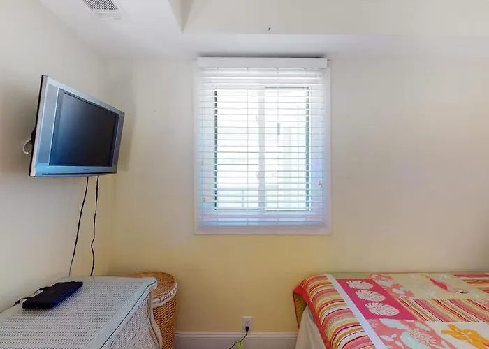 Bright With Great Location Balcony Pools Tennis & Game *