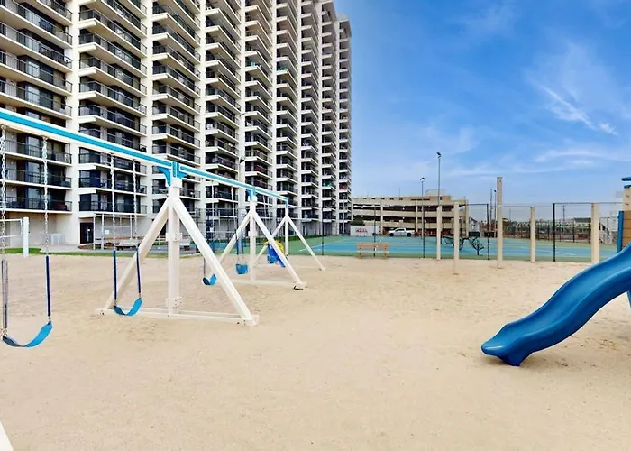 Bright With Great Location Balcony Pools Tennis & Game Holiday home Ocean City