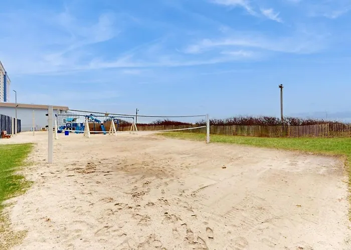 Bright With Great Location Balcony Pools Tennis & Game Holiday home *