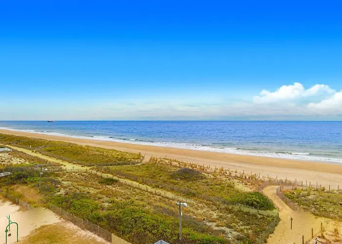 Bright With Great Location Balcony Pools Tennis & Game Holiday home *